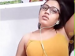 Desi babe doing hairs n showing lovely armpits on video chat