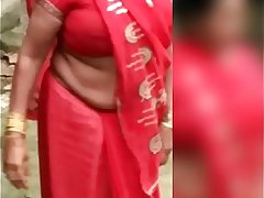 NORTH INDIAN AUNTY COCONUT SIZE BOOB EXPOSED ON ROAD